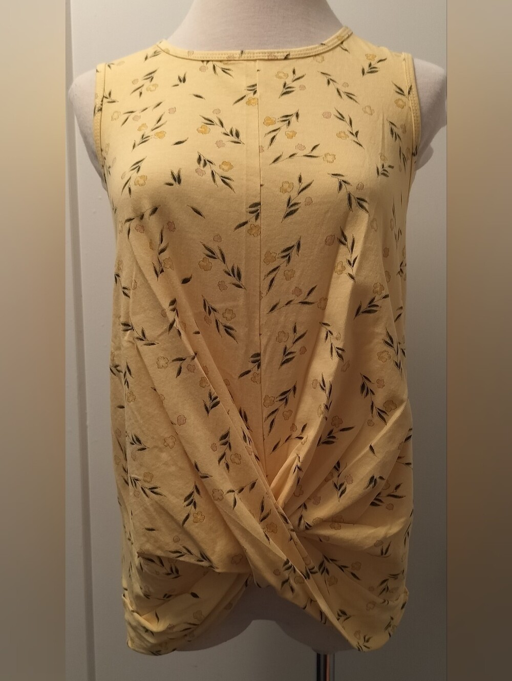 100% Cotton Sleeveless Yellow Floral Twist-Front Women's Top Size M